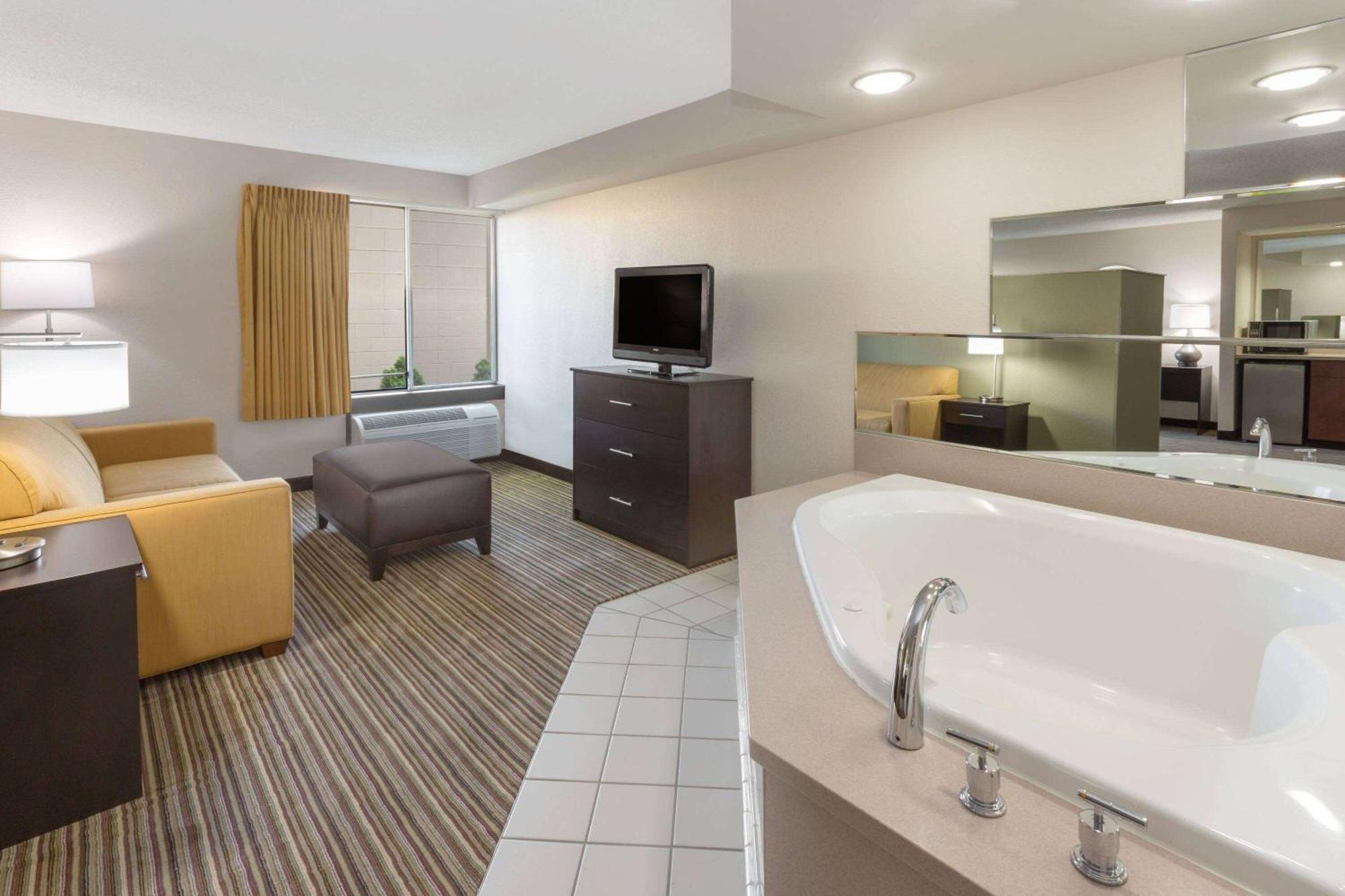 Motel Super 8 By Wyndham Madison South Exteriér fotografie