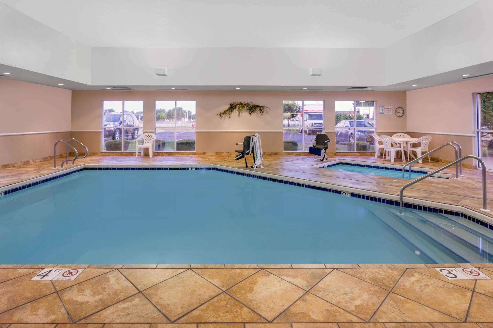 Motel Super 8 By Wyndham Madison South Exteriér fotografie